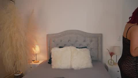 Snapshot of larabaker chatting on 10.03.25 Lara online show from 10.03.25