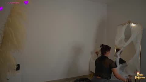 Snapshot of larabaker chatting on 10.11.25 Lara online show from 10.11.25