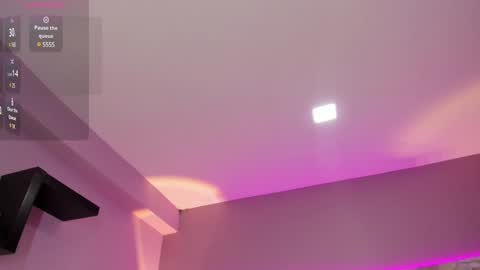 Snapshot of larabrook chatting on 01.10.25 Lara online show from 01.10.25