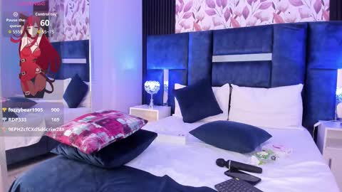 Snapshot of larabrook chatting on 10.17.25 Lara online show from 10.17.25