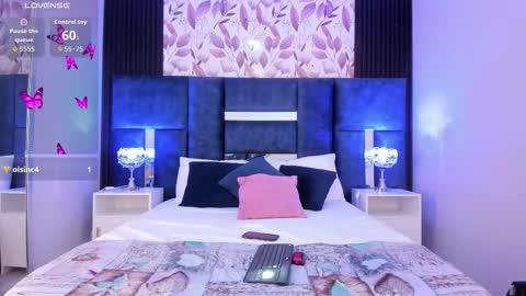 Snapshot of larabrook chatting on 11.07.25 Lara online show from 11.07.25