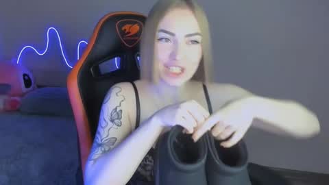 LaraKrein lk online show from 11.21.25