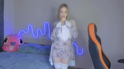 LaraKrein lk online show from 11.24.25