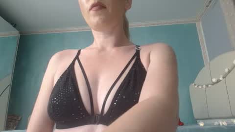 LaraLane online show from 06.15.26