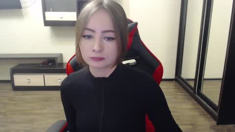 Laralianna online show from 01.04.25