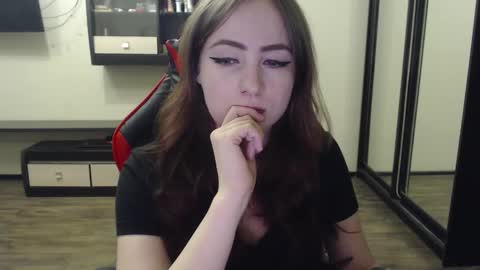 Laralianna online show from 02.25.25