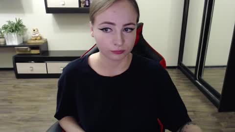 Laralianna online show from 09.21.25