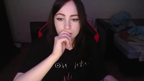 Laralianna online show from 12.17.25