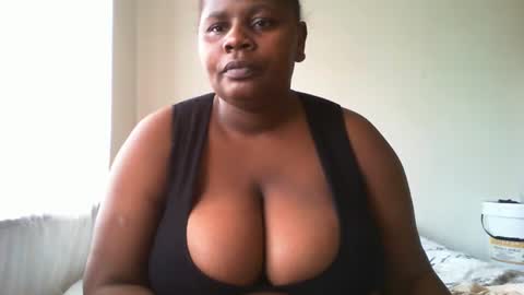 Snapshot of laralovex chatting on 12.02.24 laralovex online show from 12.02.24