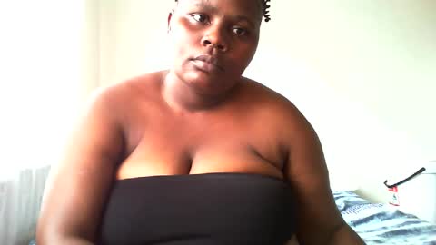 Snapshot of laralovex chatting on 01.17.25 laralovex online show from 01.17.25