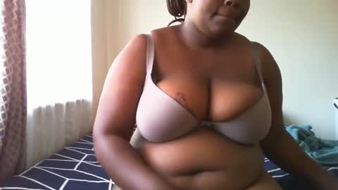 Snapshot of laralovex chatting on 02.27.25 laralovex online show from 02.27.25