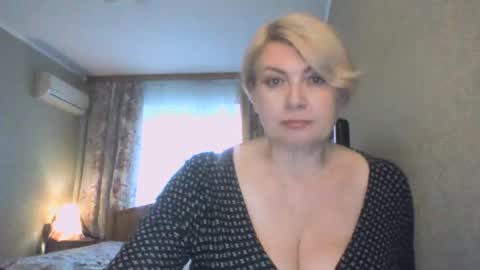 Snapshot of laramrs chatting on 05.16.26 laramrs online show from 05.16.26