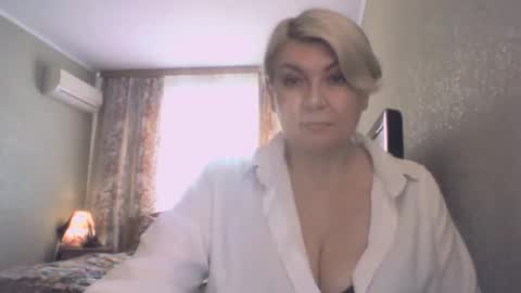 Snapshot of laramrs chatting on 05.17.26 laramrs online show from 05.17.26