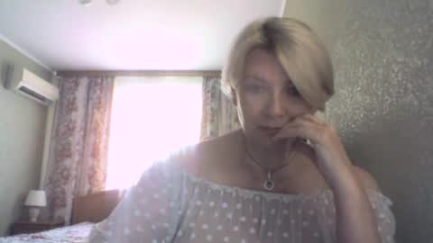 Snapshot of laramrs chatting on 06.19.26 laramrs online show from 06.19.26