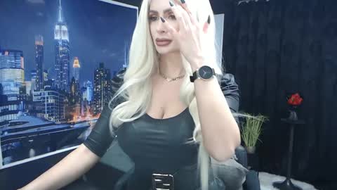 laras_moans online show from 02.05.25