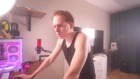 Snapshot of lardy_cock chatting on 05.21.26 Hi u can call me Andy online show from 05.21.26