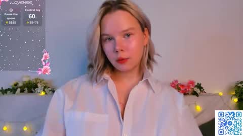 Snapshot of large_ocean chatting on 11.10.25 Rose online show from 11.10.25