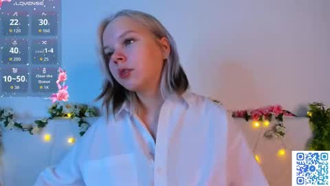 Snapshot of large_ocean chatting on 11.30.25 Rose online show from 11.30.25