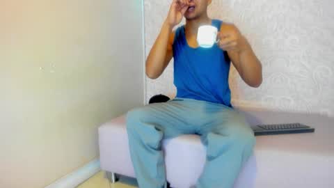 LARRY online show from 01.12.26