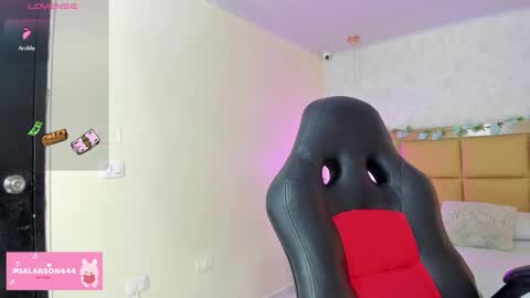 Snapshot of larsonmia chatting on 02.04.26 MIA online show from 02.04.26