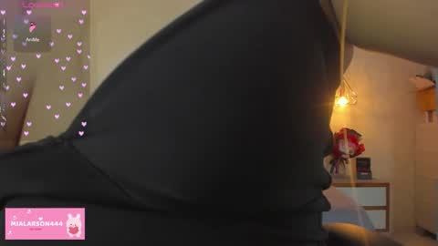 Snapshot of larsonmia chatting on 03.04.26 MIA online show from 03.04.26