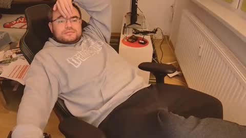 latexboy893 online show from 12.17.25