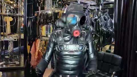 latexlover202 online show from 11.17.25