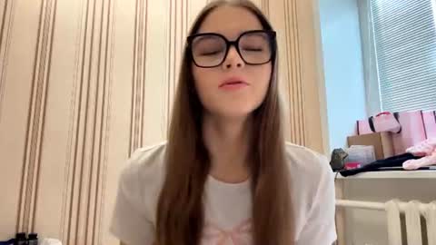 Mia online show from 06.21.26
