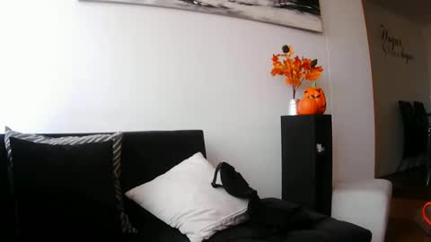 Snapshot of latiinvenushot chatting on 11.04.25 latiinvenushot online show from 11.04.25