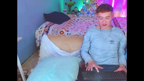 latin_boysxxx_ online show from 11.29.25