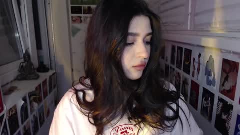 Snapshot of latina_mia chatting on 01.07.25 miiiiiiaaaa online show from 01.07.25