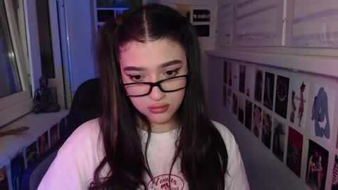 Snapshot of latina_mia chatting on 02.09.25 miiiiiiaaaa online show from 02.09.25