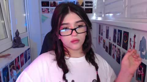 Snapshot of latina_mia chatting on 02.12.25 miiiiiiaaaa online show from 02.12.25