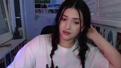 Snapshot of latina_mia chatting on 02.13.25 miiiiiiaaaa online show from 02.13.25