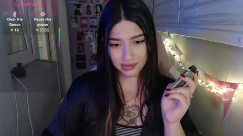 Snapshot of latina_mia chatting on 09.08.25 miiiiiiaaaa online show from 09.08.25