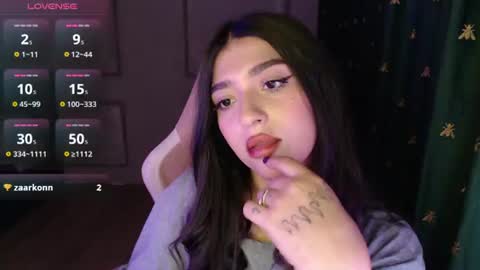 Snapshot of latina_mia chatting on 06.26.26 miiiiiiaaaa online show from 06.26.26