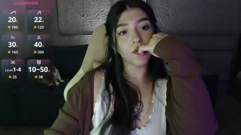 Snapshot of latina_mia chatting on 08.06.26 miiiiiiaaaa online show from 08.06.26