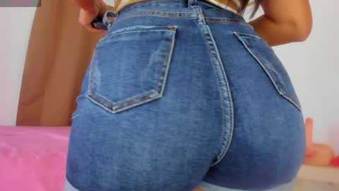 Snapshot of latinabeautifull chatting on 04.18.26 FABIANA online show from 04.18.26
