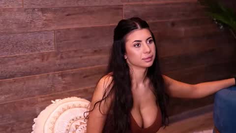 Snapshot of latinaloco chatting on 10.28.25 Latina online show from 10.28.25