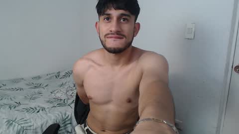 Snapshot of latinbunny7779 chatting on 01.10.25 camilo online show from 01.10.25