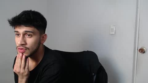 Snapshot of latinbunny7779 chatting on 02.18.25 camilo online show from 02.18.25