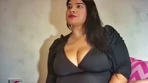 latincurvy1992 online show from 02.27.25