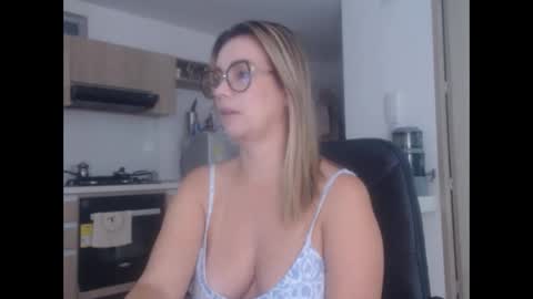 latinpaprika online show from 02.25.25