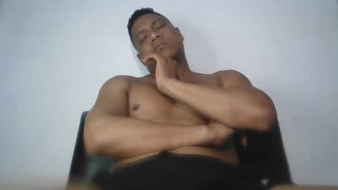 Snapshot of latinrayf chatting on 10.23.25 latinrayf online show from 10.23.25