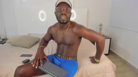 Snapshot of latrellx7 chatting on 12.29.24 LEANDRO online show from 12.29.24