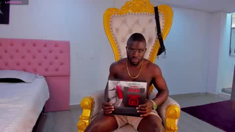 Snapshot of latrellx7 chatting on 01.05.25 LEANDRO online show from 01.05.25