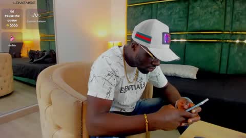 Snapshot of latrellx7 chatting on 02.03.25 LEANDRO online show from 02.03.25