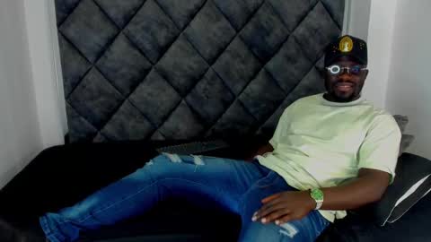 Snapshot of latrellx7 chatting on 09.27.25 LEANDRO online show from 09.27.25