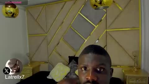 Snapshot of latrellx7 chatting on 11.15.25 LEANDRO online show from 11.15.25