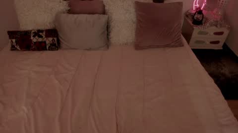 Laura online show from 01.05.25